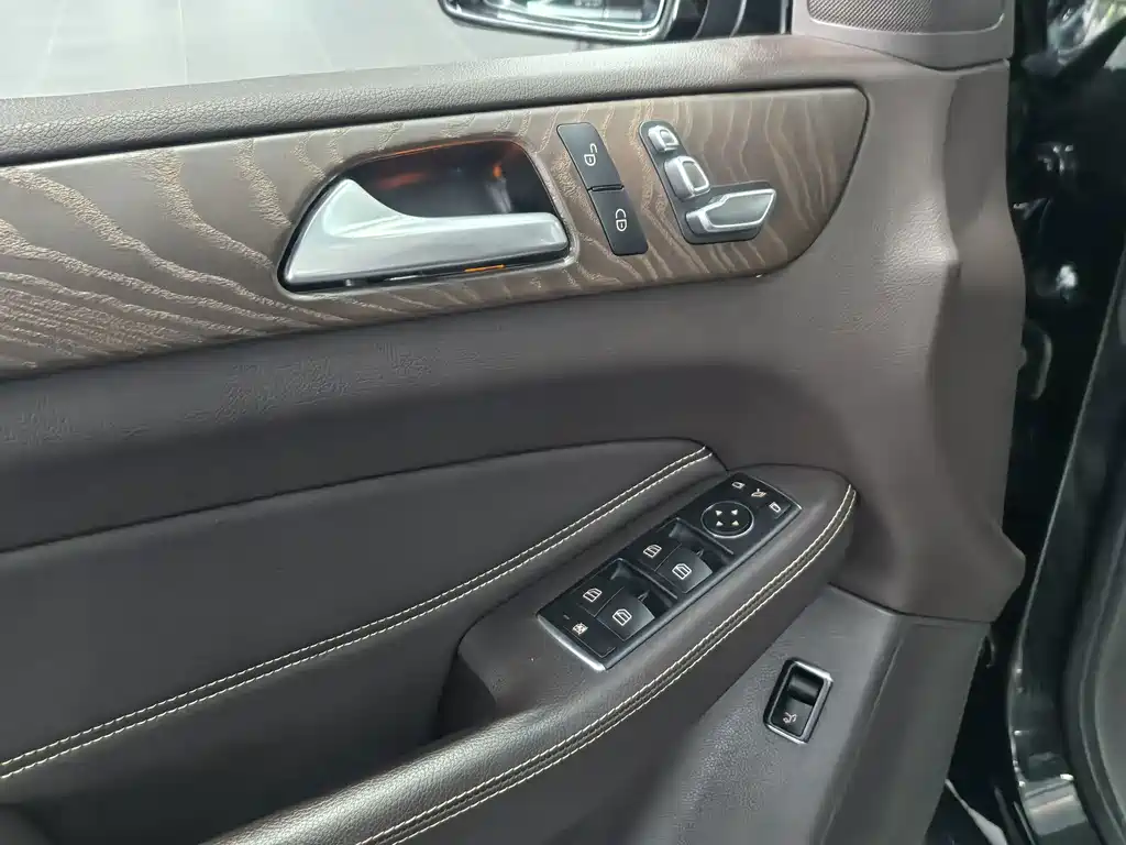 Mercedes-Benz GLE (Import) — миниатюра 6