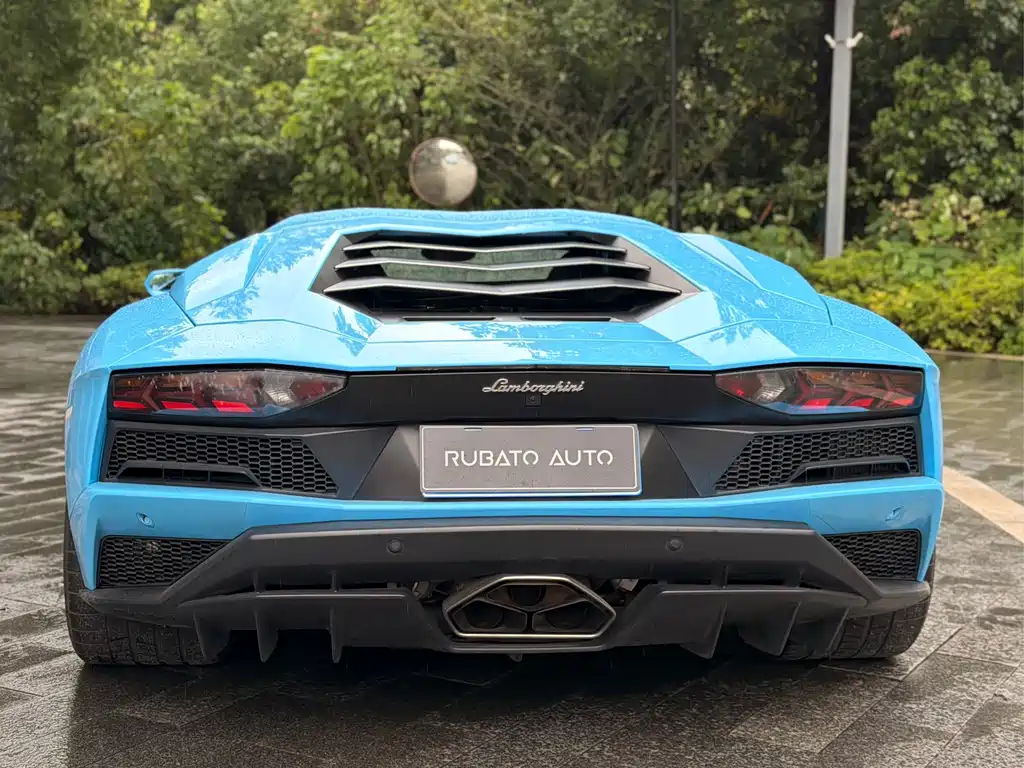 Lamborghini Aventador — миниатюра 6
