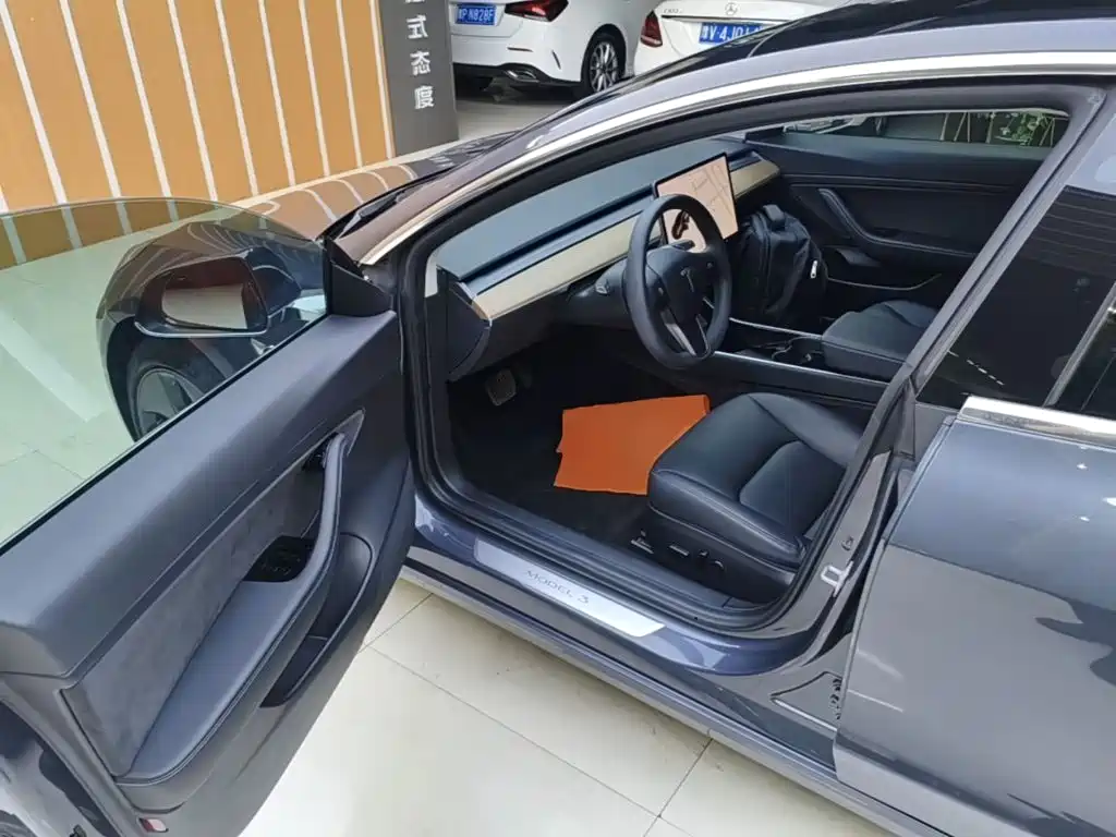 Tesla Model 3 — миниатюра 16
