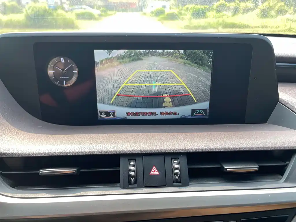 Lexus ES — миниатюра 10