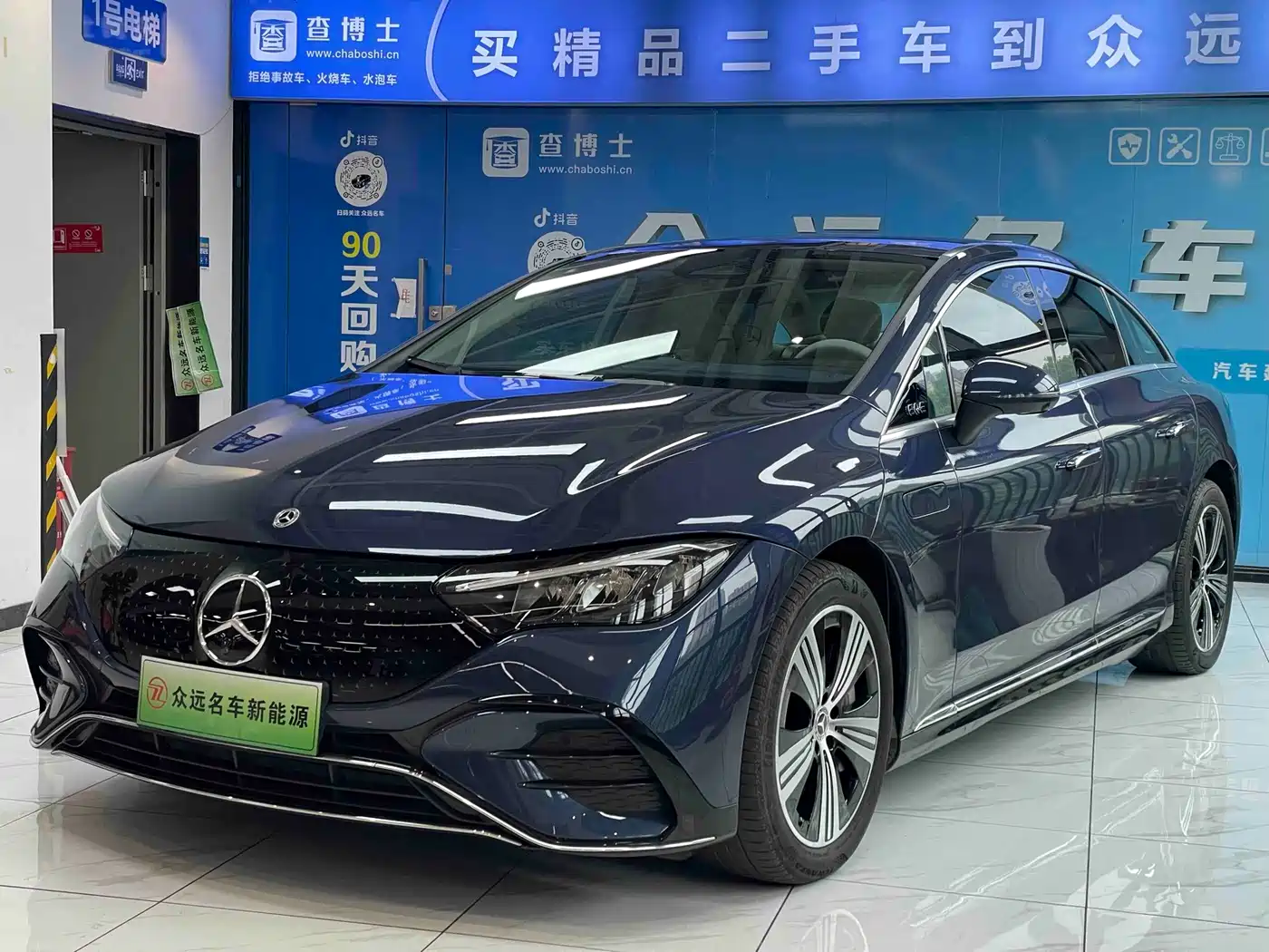 奔驰EQE 2025款 500 4MATIC 先锋版 2025
