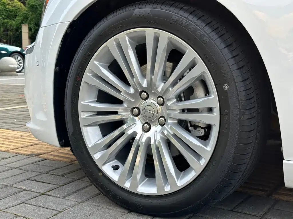 Chrysler 300C — миниатюра 24