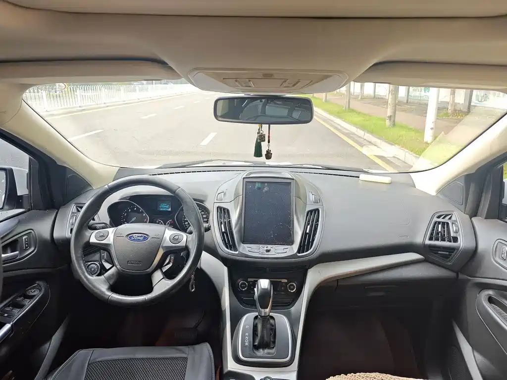 Ford Kuga — миниатюра 11