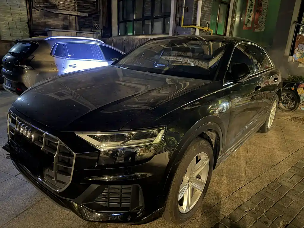 Купить Audi Q8
