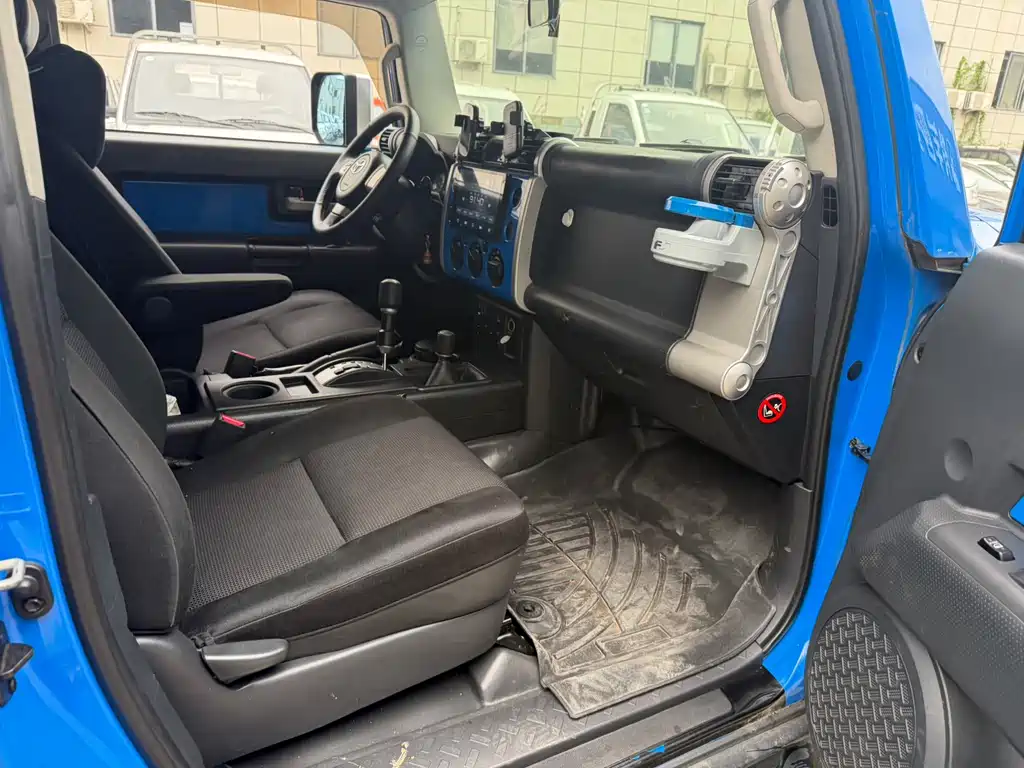 Toyota FJ Cruiser — миниатюра 11