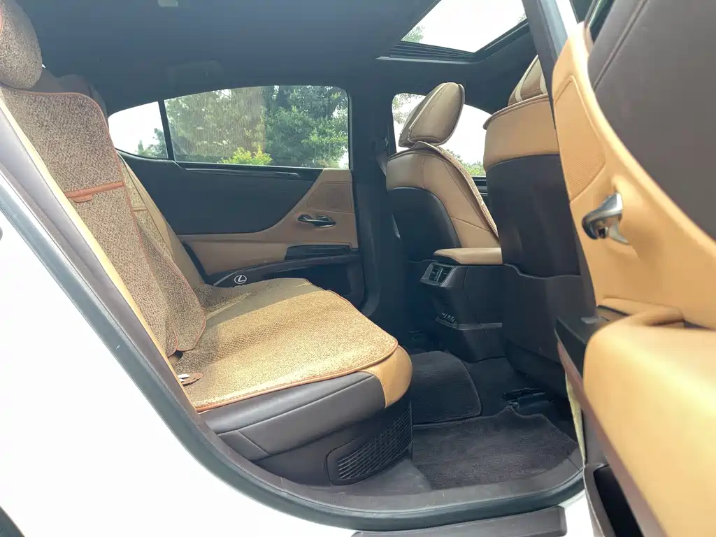 Lexus ES — миниатюра 15