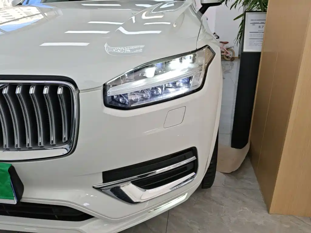 Volvo XC90 — миниатюра 24