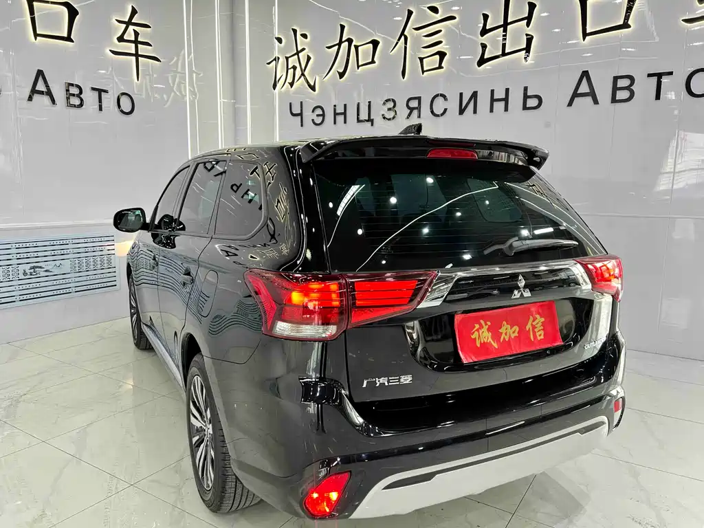 MITSUBISHI OUTLANDER