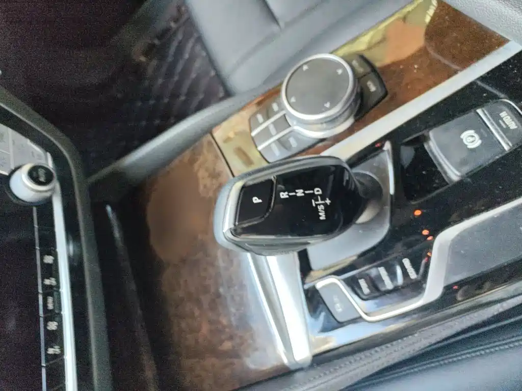 BMW 5 Series — миниатюра 12