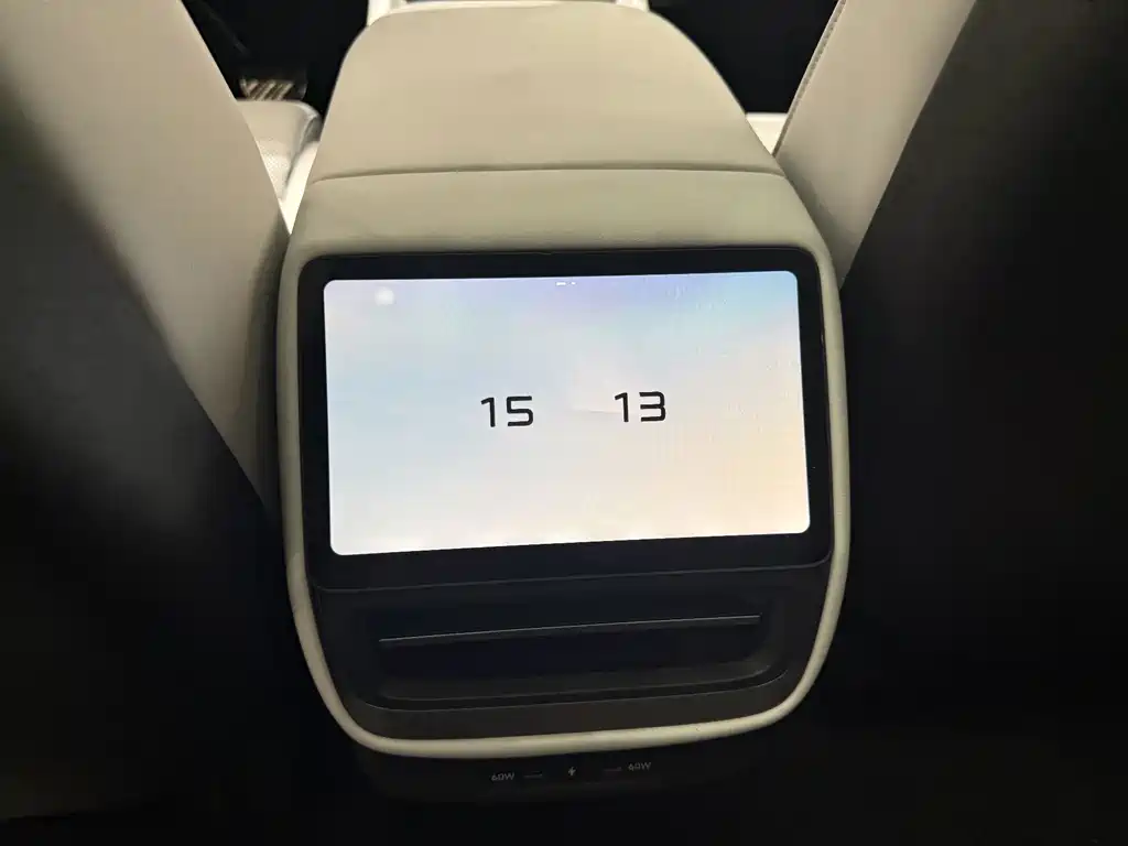 XPeng P7 — миниатюра 9