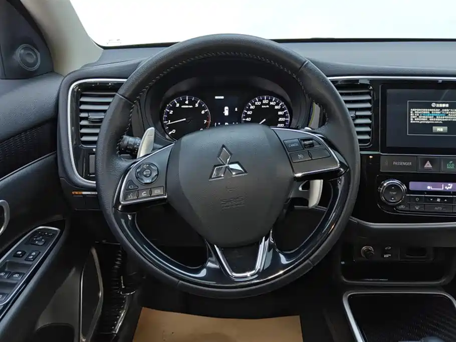 MITSUBISHI OUTLANDER