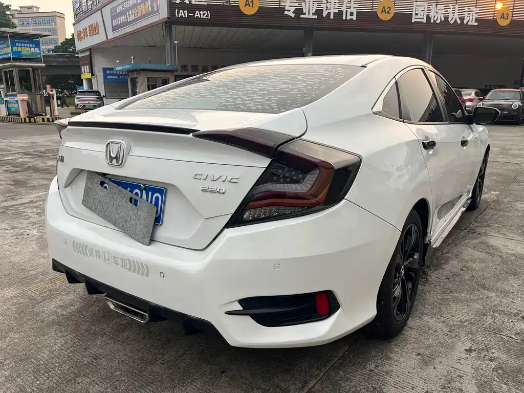 Honda Civic — миниатюра 10