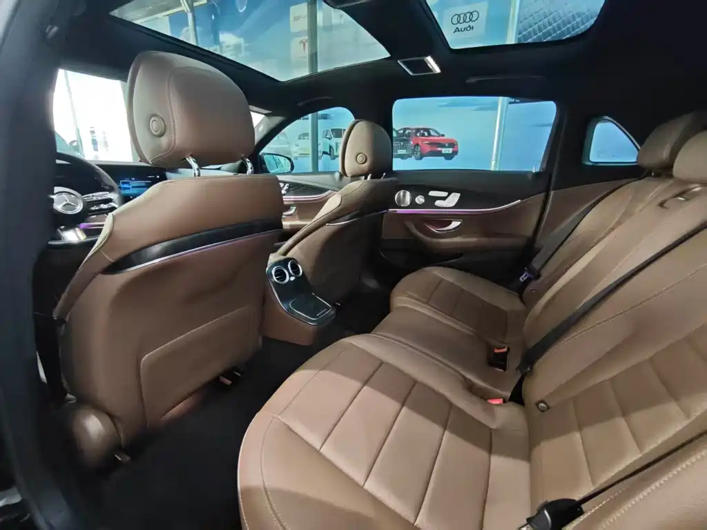 Mercedes-Benz E-Class — миниатюра 6