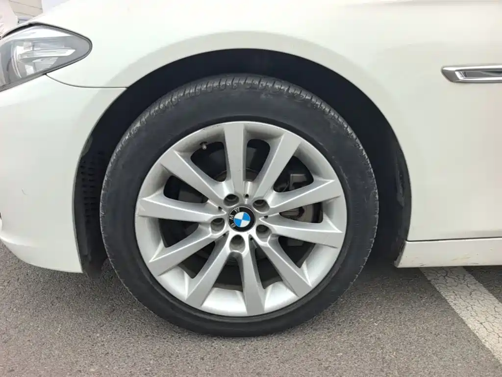 BMW 5 Series — миниатюра 23