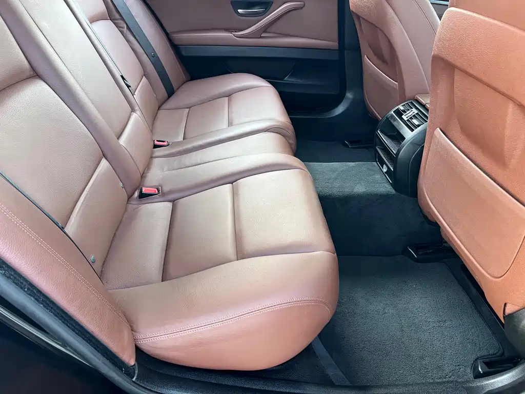 BMW 5 Series — миниатюра 9