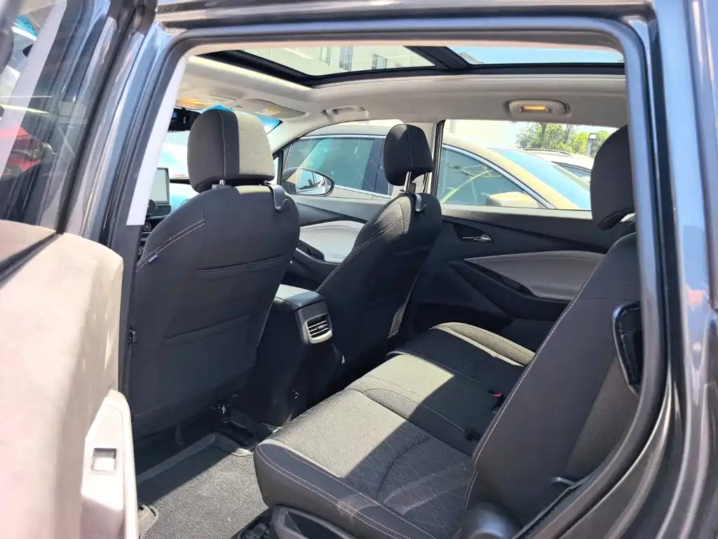 Chevrolet Volando — миниатюра 8