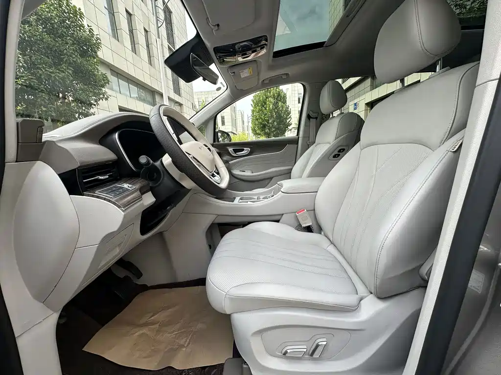 Roewe iMAX8 New Energy — миниатюра 13