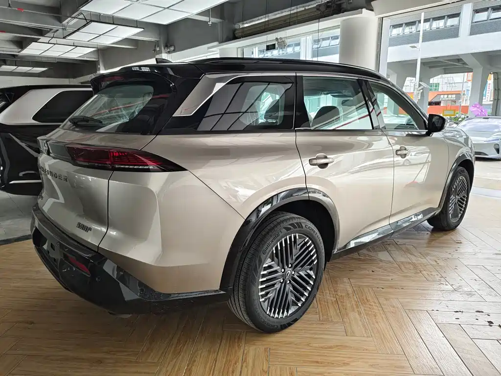 Nissan Teramont — миниатюра 7