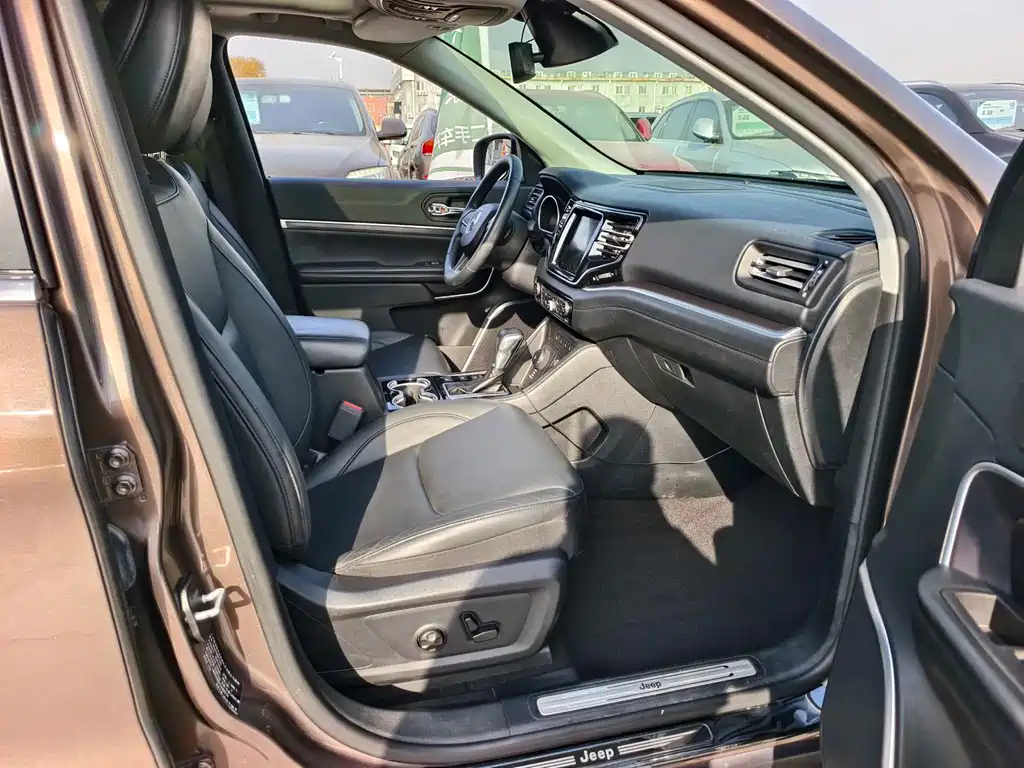 JEEP GRAND COMMANDER