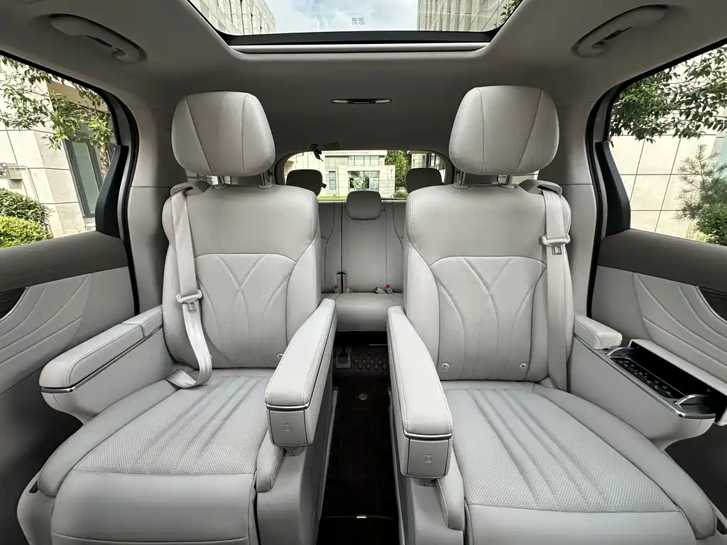 Roewe iMAX8 New Energy — миниатюра 17