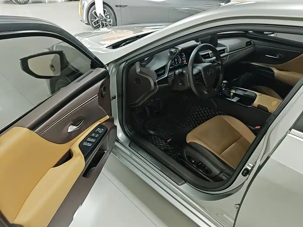 Lexus ES — миниатюра 16