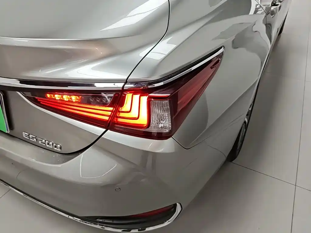 Lexus ES — миниатюра 8
