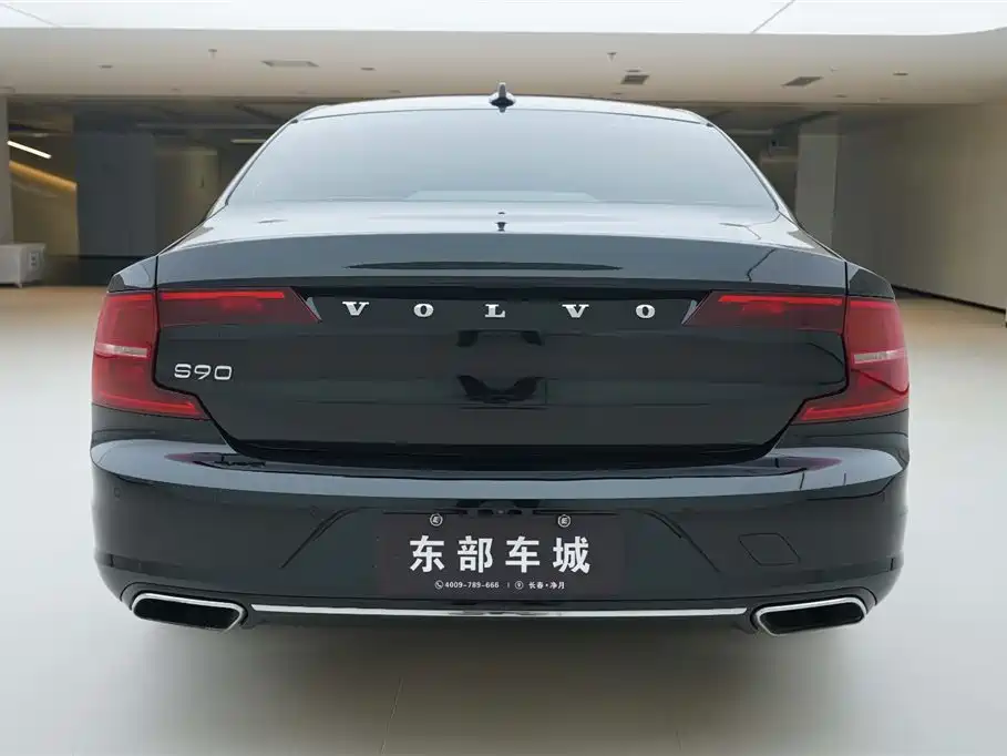 VOLVO  S90