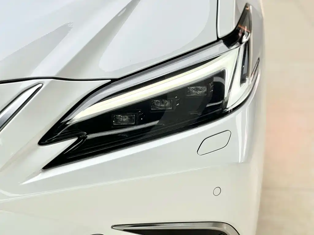Lexus ES — миниатюра 16
