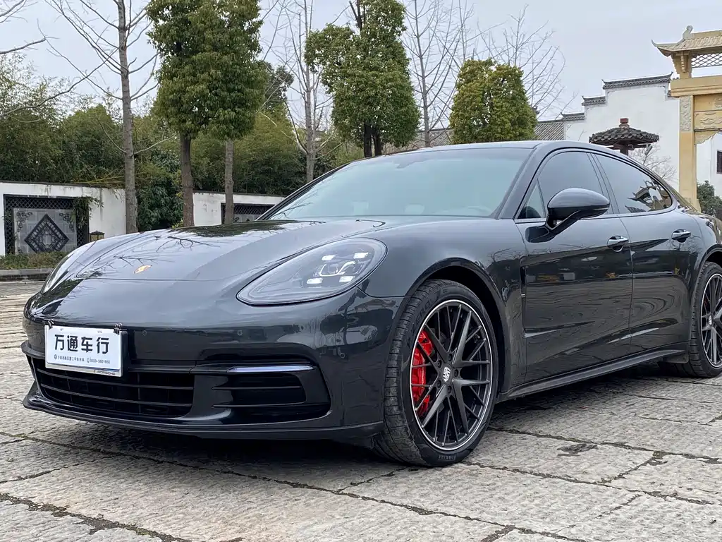 PORSCHE PANAMERA