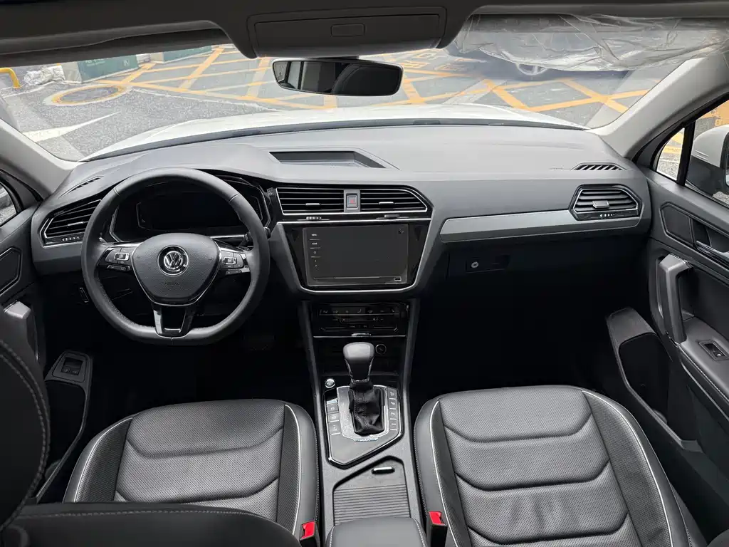Volkswagen Tiguan L PHEV — миниатюра 13