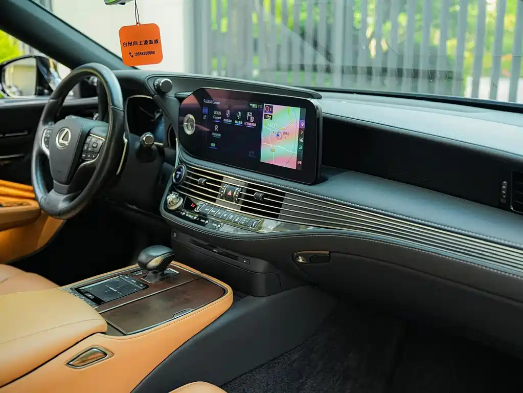 Lexus LS 500h Excellence Edition, фото 11