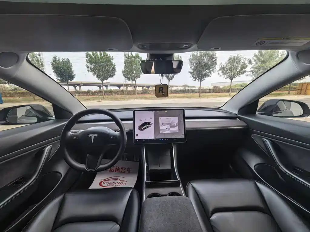 Tesla Model 3 — миниатюра 5