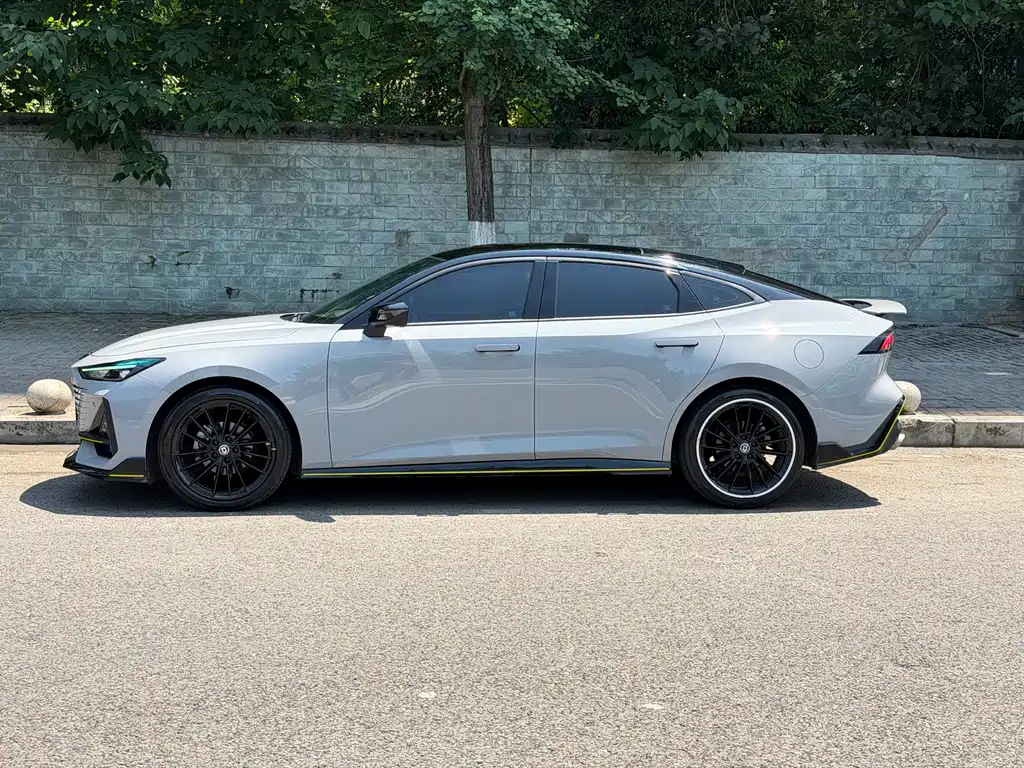 Changan UNI-V 2023 1.5T Sport