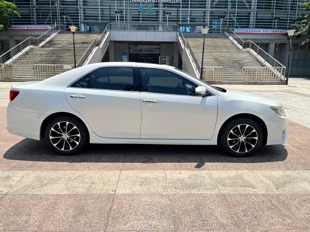 Toyota Camry 2012 2.0S
