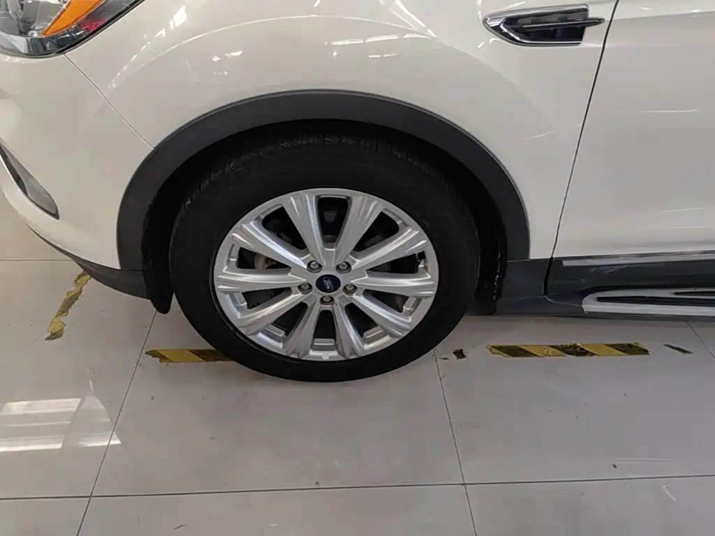 Ford Kuga — миниатюра 23