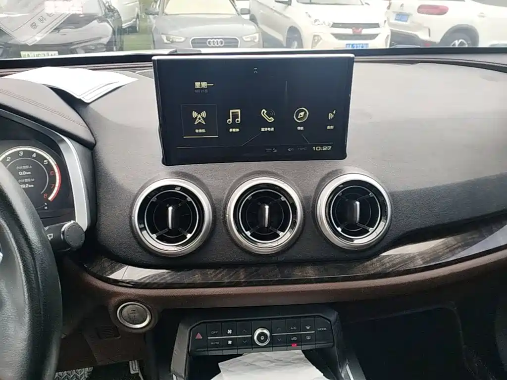 Wey Wey VV5 — миниатюра 13