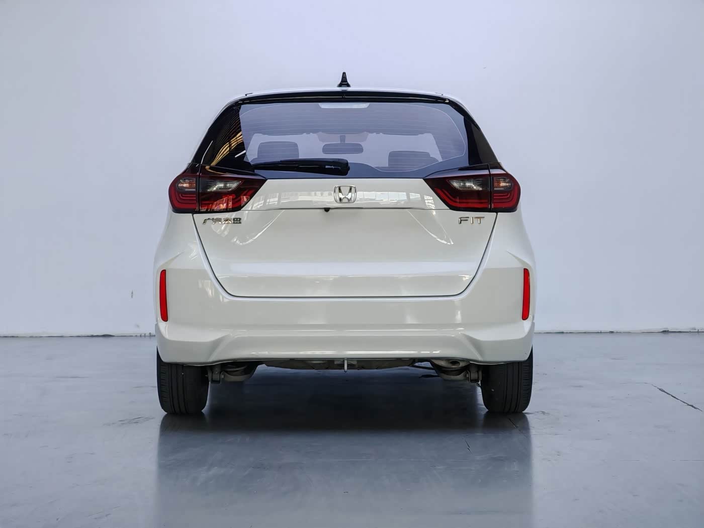 Honda Fit 1.5 л 2022 г. Белый, пробег 50000 км