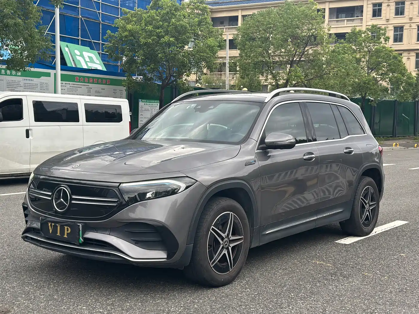 奔驰EQB 2022款 EQB 350 4MATIC 首发特别版 2022