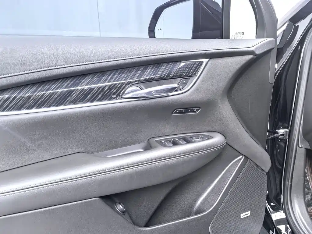 Cadillac XT6 — миниатюра 11