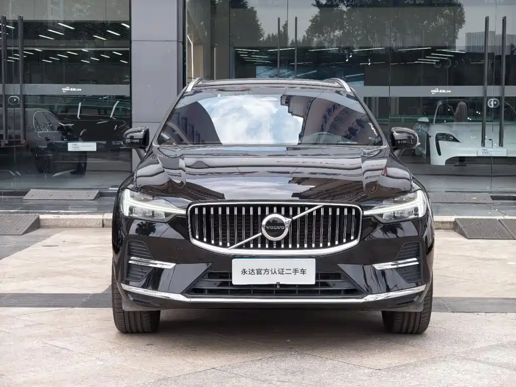 Volvo XC60 2023 B5 Luxury