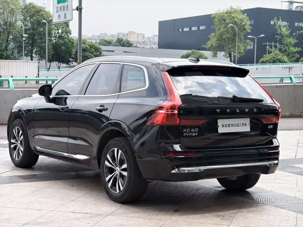 Volvo XC60 2023 B5 Luxury