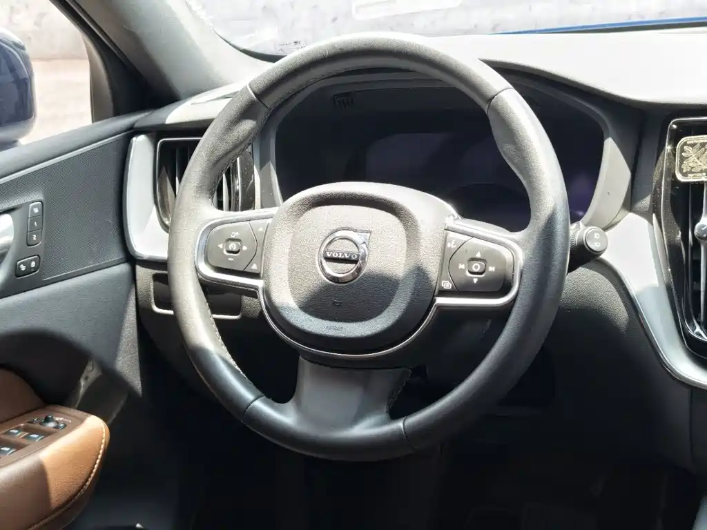 Volvo XC60 2023 B5 Luxury