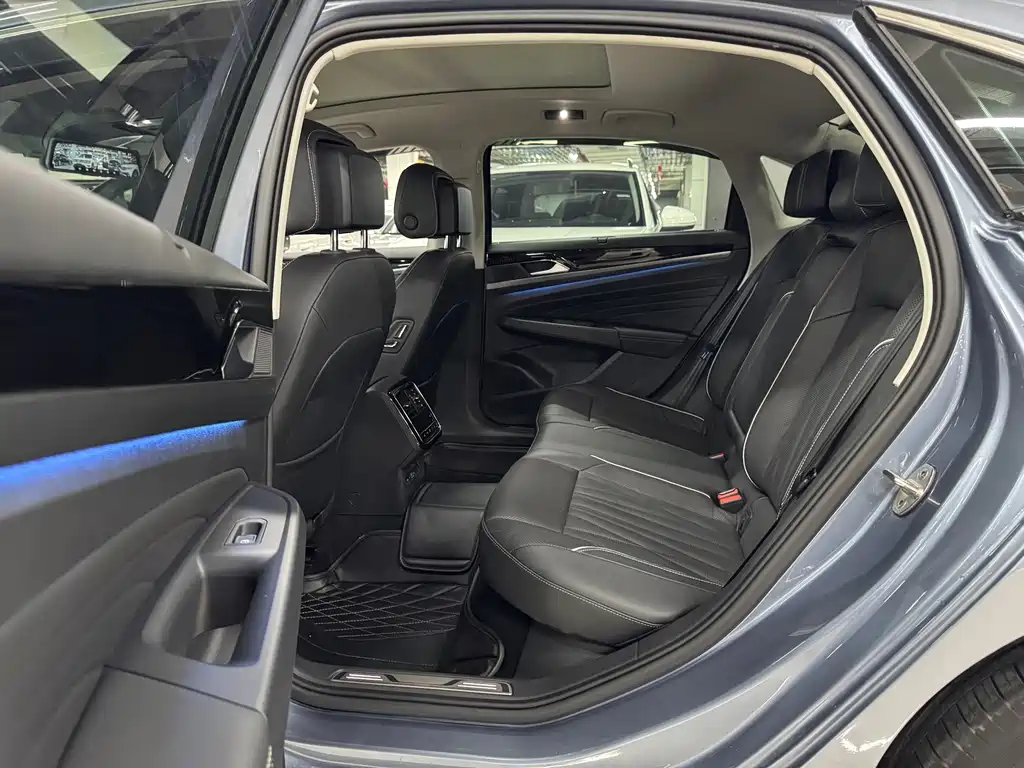 Volkswagen Passat 2022 330TSI Luxury