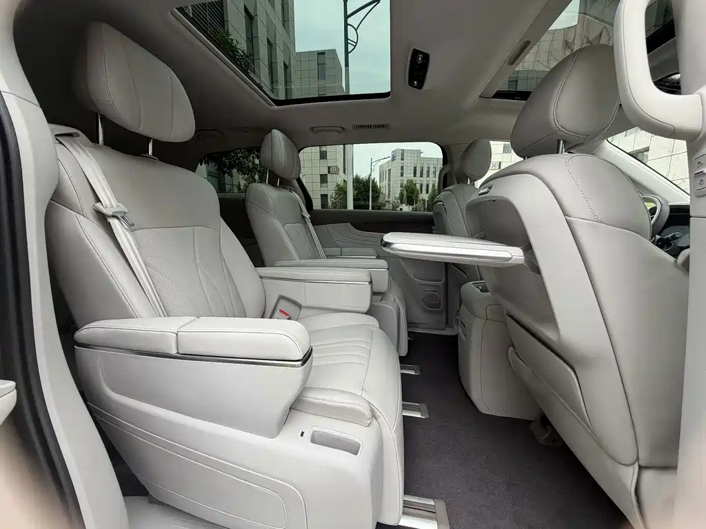 Roewe iMAX8 New Energy — миниатюра 29