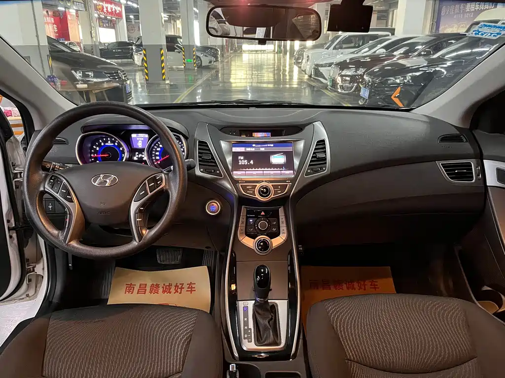 Hyundai Elantra 2016 1.6L AT Luxury