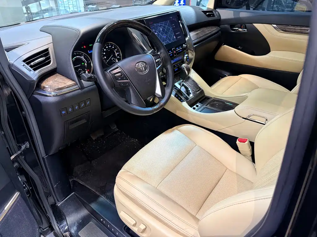 Toyota Vellfire 2020 2.5L HV Luxury