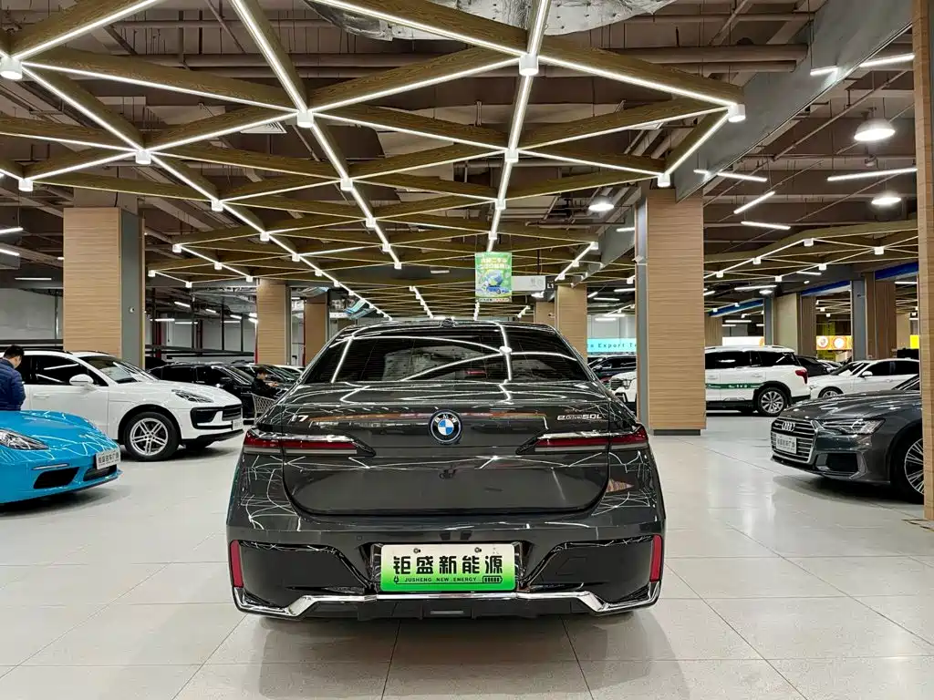 BMW i7 — миниатюра 10