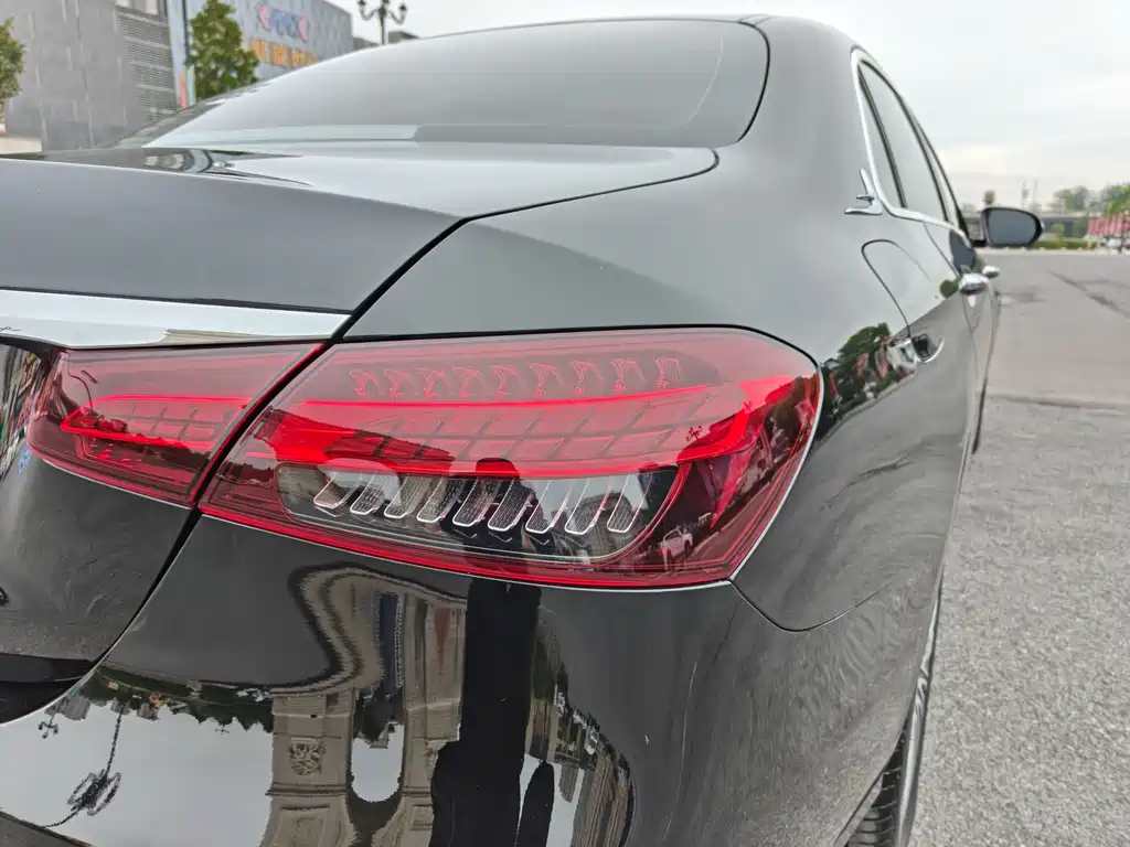 Mercedes-Benz E-Class — миниатюра 9