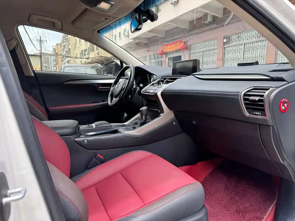 Lexus NX 2018 300