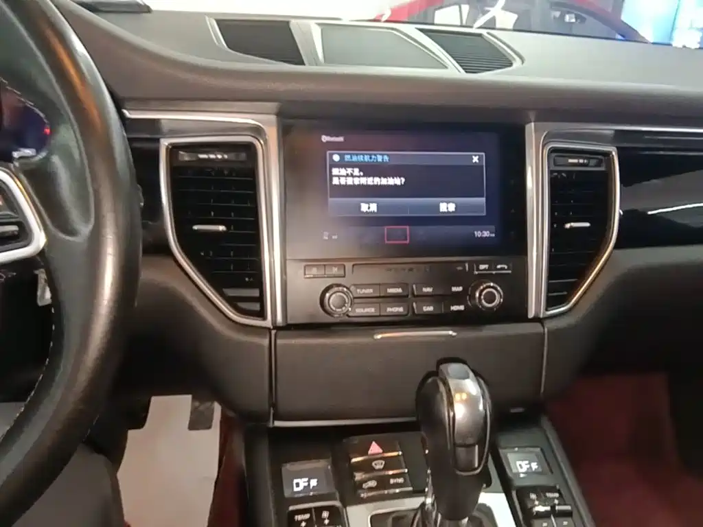 Porsche Macan — миниатюра 13